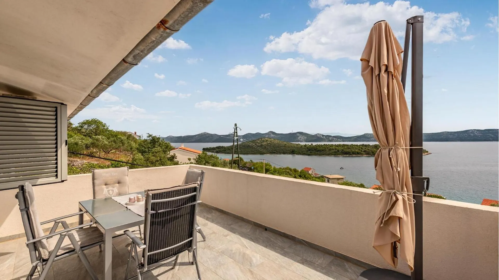 Awesome Apartment In Veli Iz With House Sea View