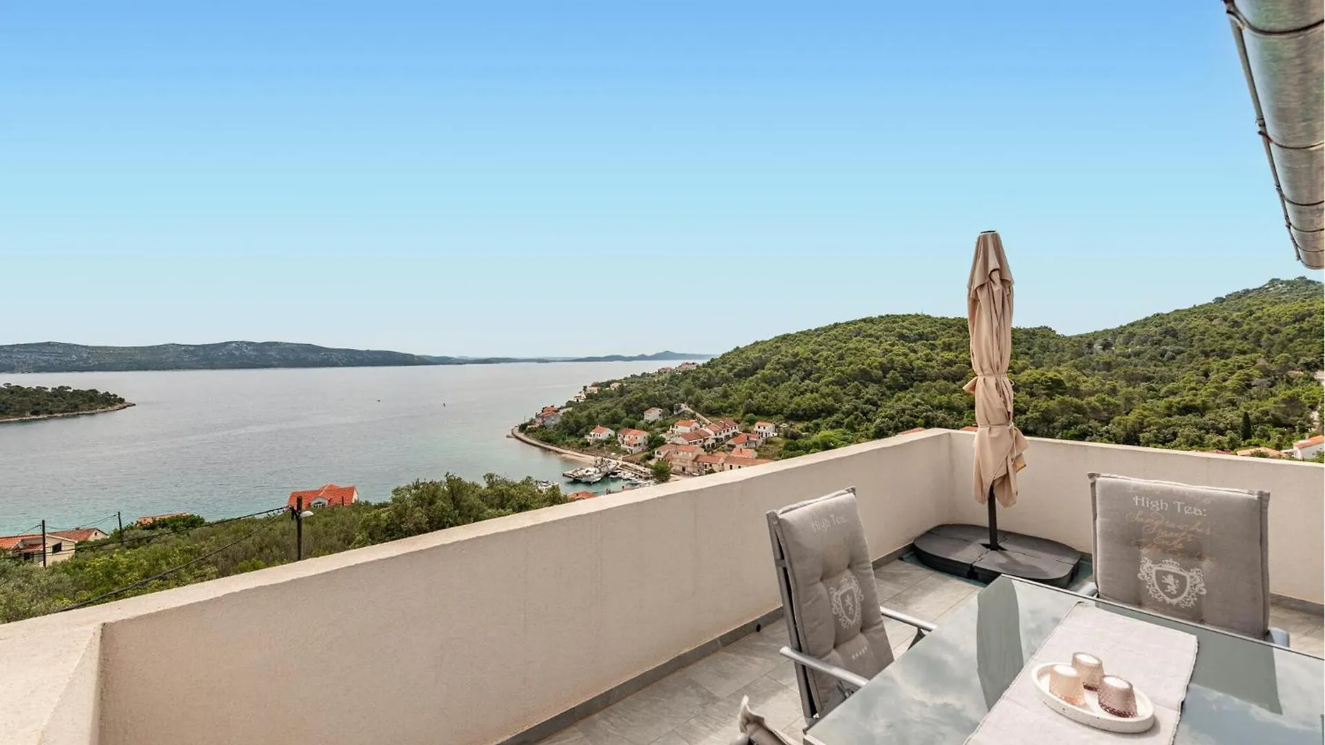 Awesome Apartment In Veli Iz With House Sea View
